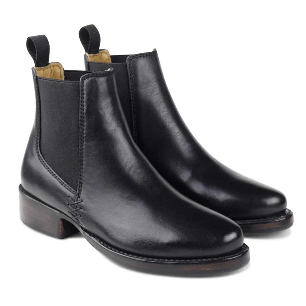NEW Black Chelsea Boots 6